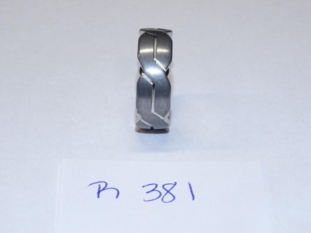Triton Tungsten Carbide Wedding Ring 8mm Size 18 Silver w/ ‘S’ Design #R381