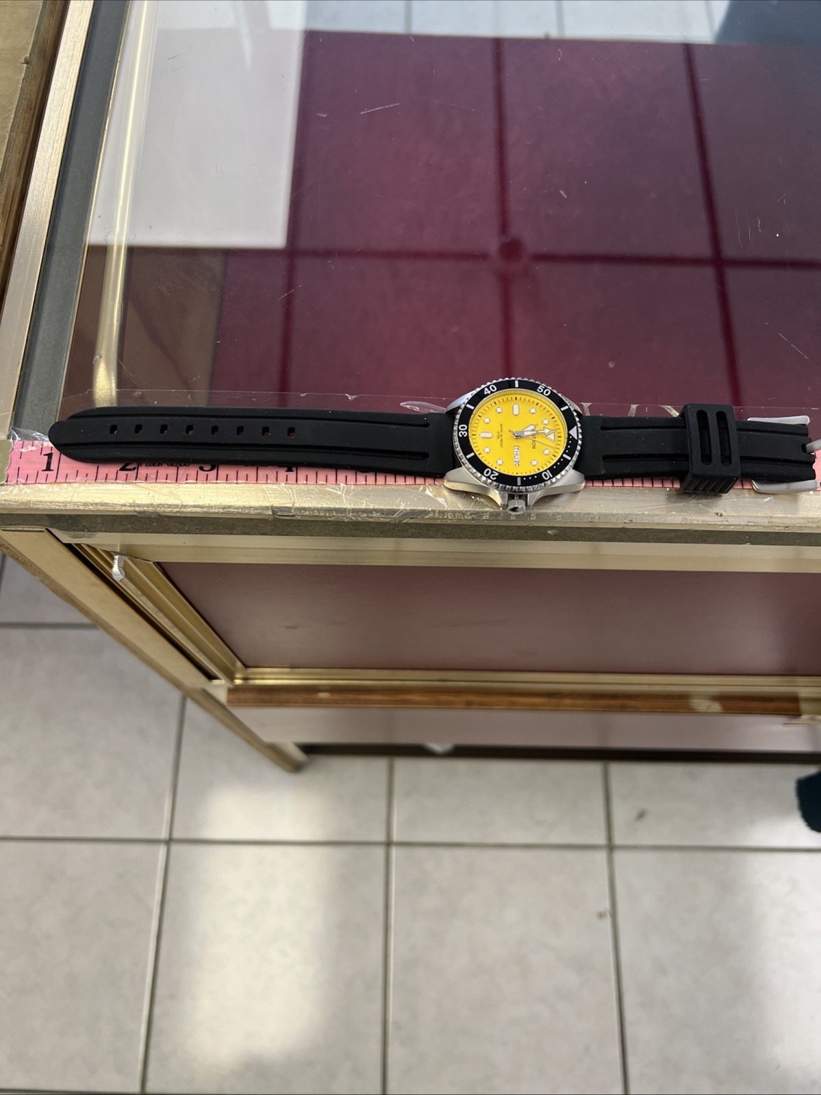 Armitron 20/5582SV Yellow Day Date Watch❤️Diver Style 165ft👍NICE(BNS)🔥
