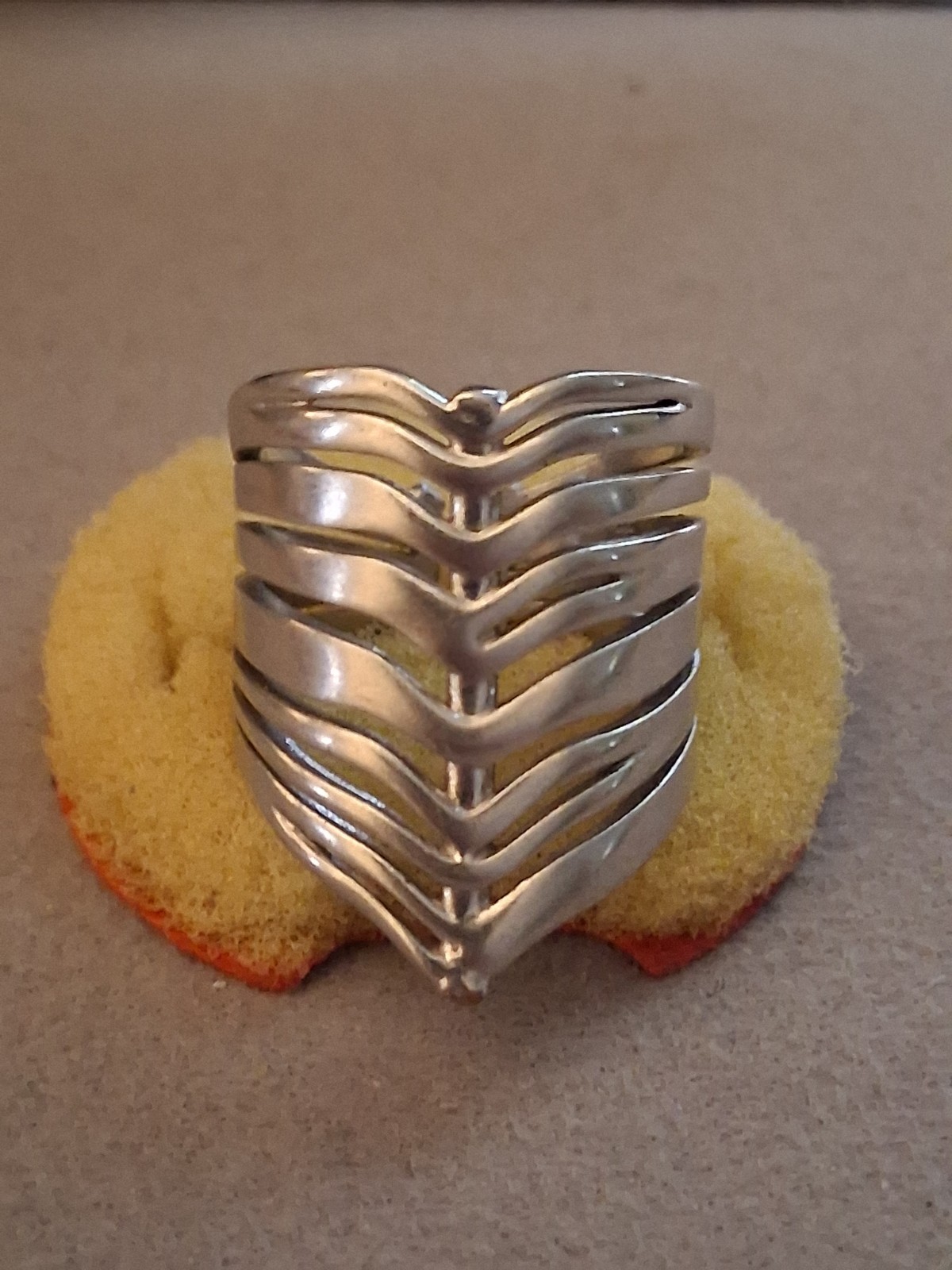Kendra Scott Liv Ring chevron style Silver tone size 6 Adjustable