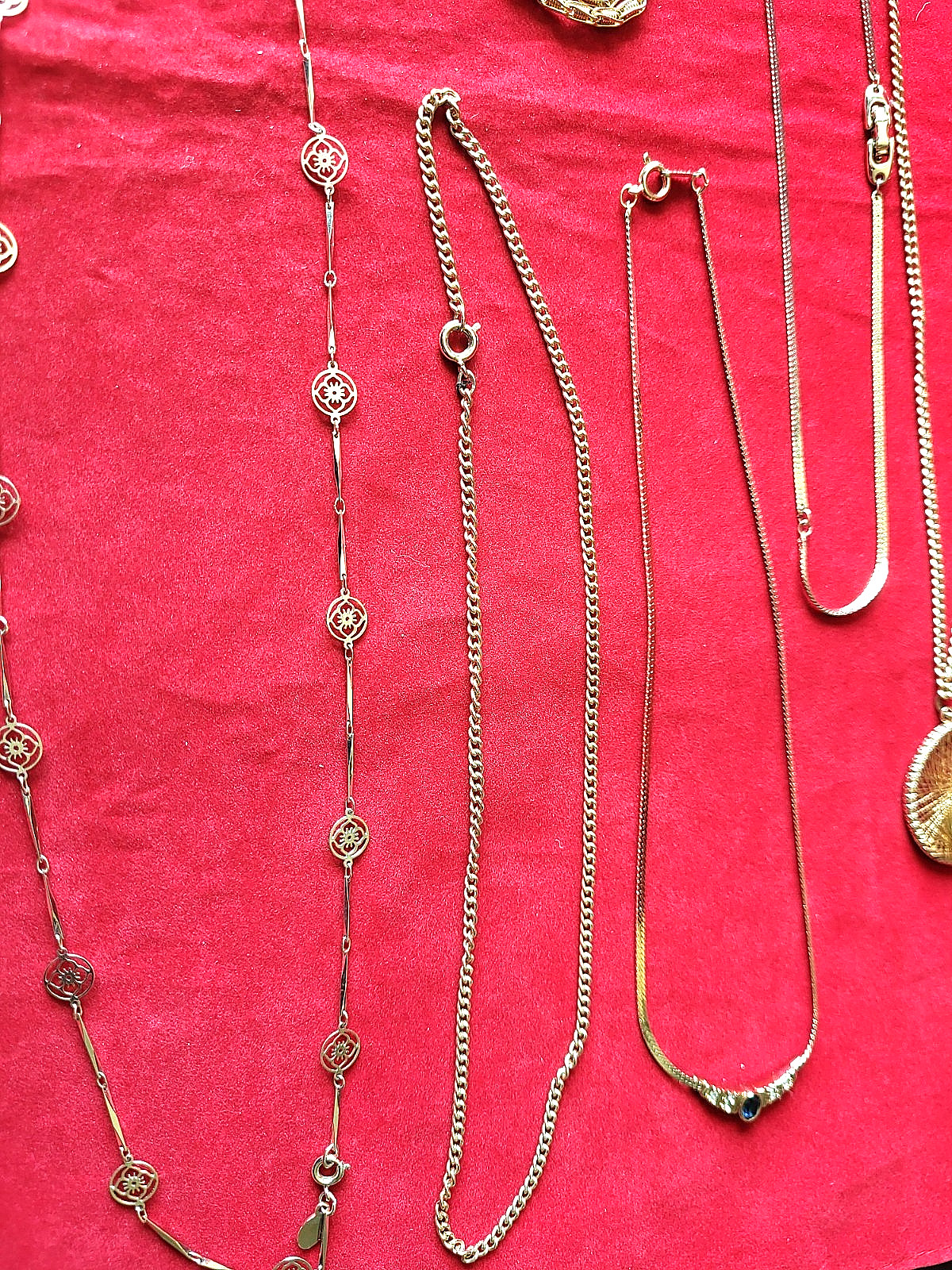 Lot of Six Womens Fashion Goldtone Chain Necklaces Measuring 16″ to 24″ as Shown