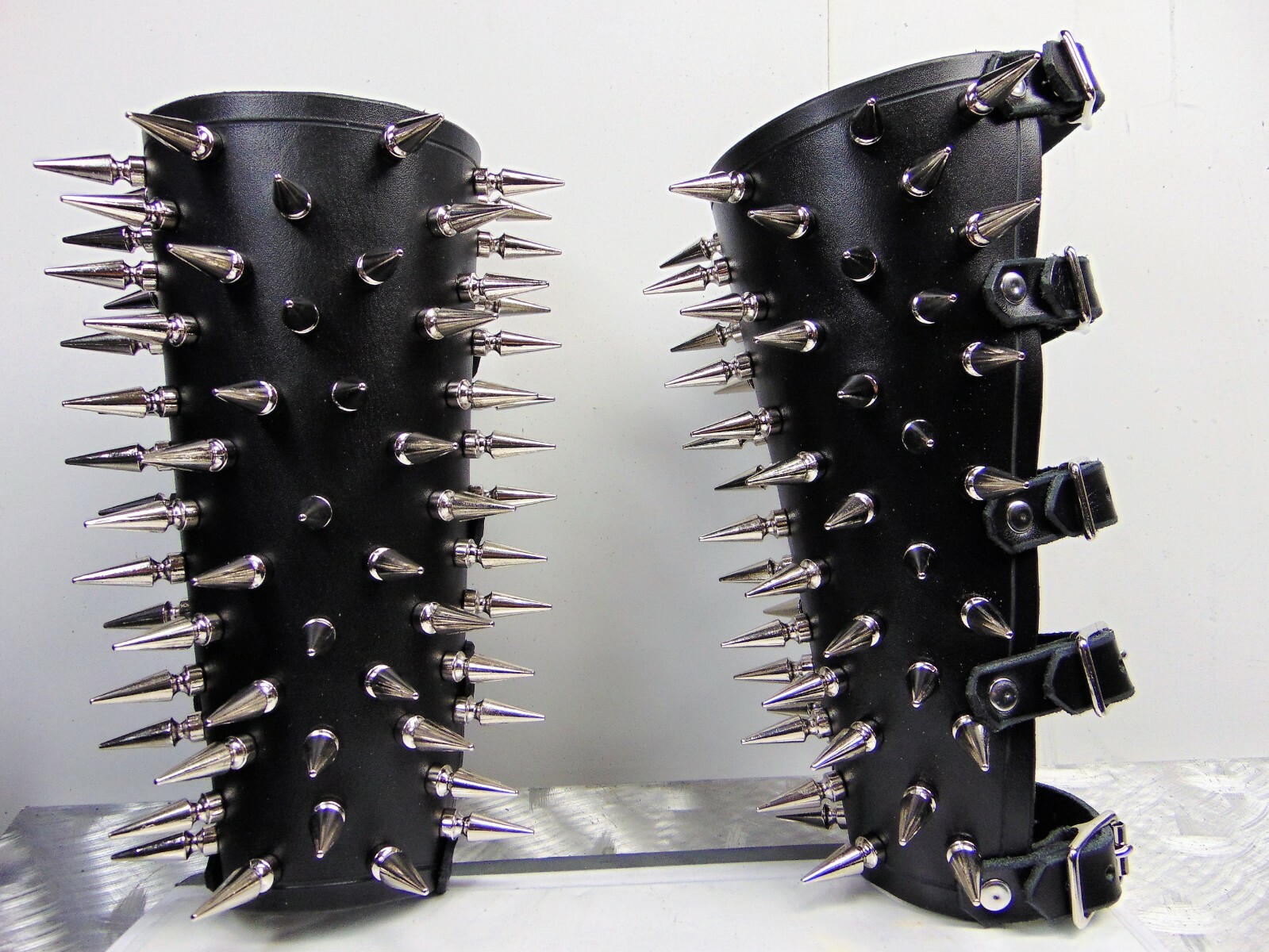 MARDUK’S LEATHER OLD SCHOOL SPIKED BRACERS. BLACK METAL (MDLG0011)
