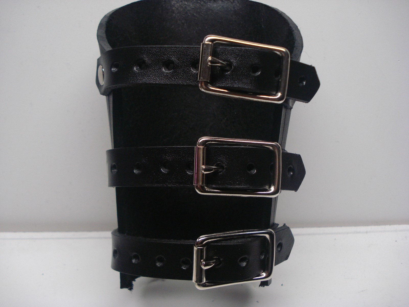 BLACK PLAIN LEATHER GAUNTLET. BLACK DEATH (MDLG0243)….. REVENGE