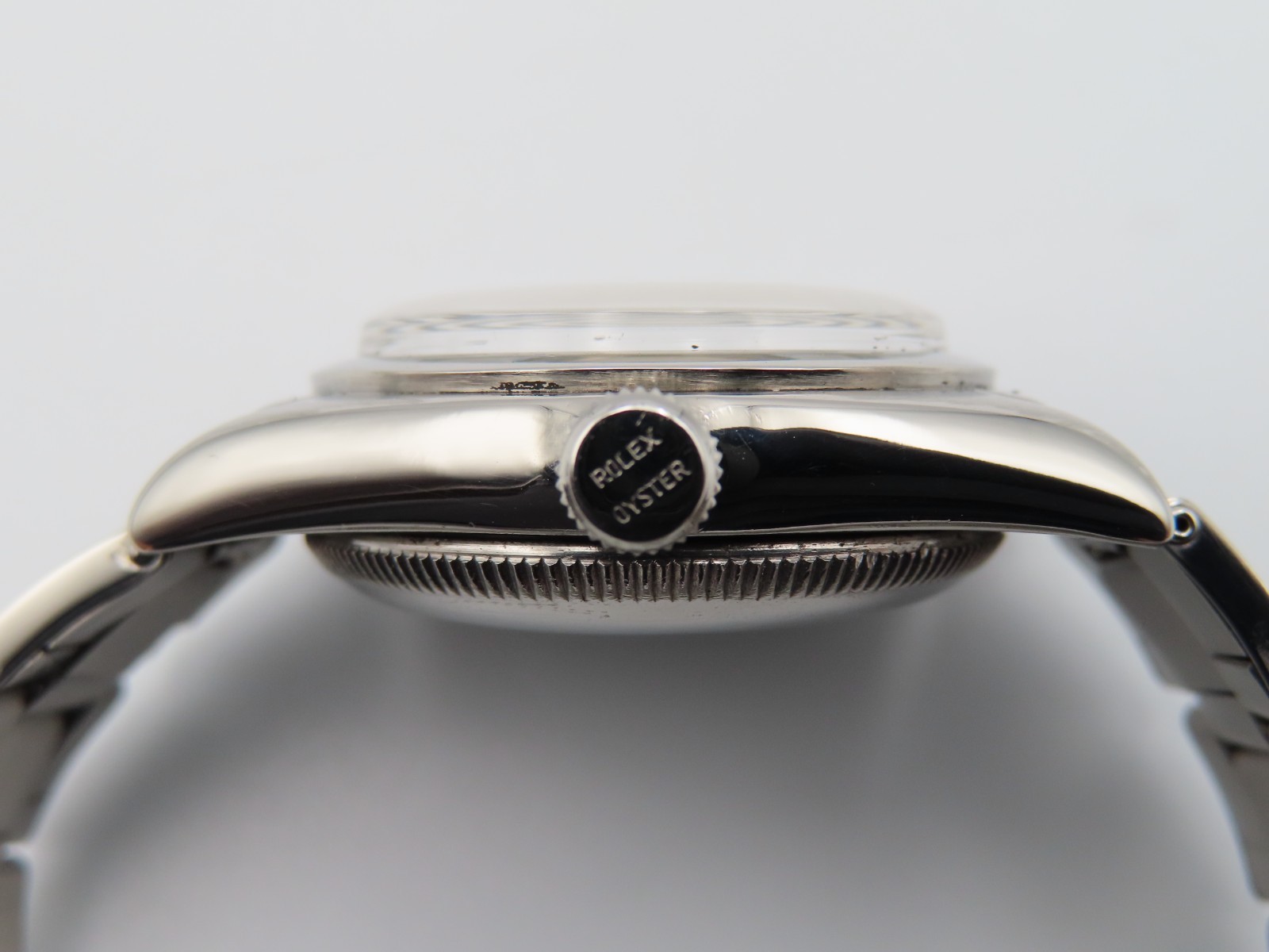 1946 Rolex Oyster Perpetual Manual Wind Chronometer 2940 Bubble Back Wristwatch