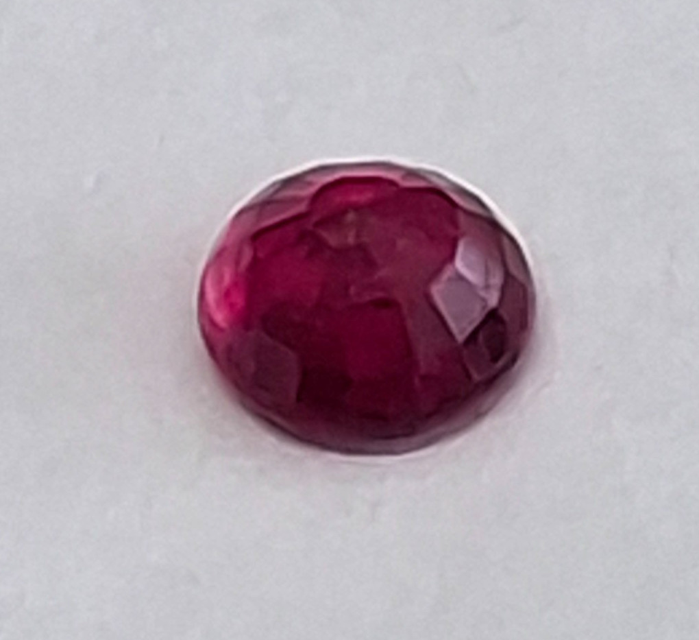Treated Ruby… round 5 mm (approx.) 0.7-1 carat