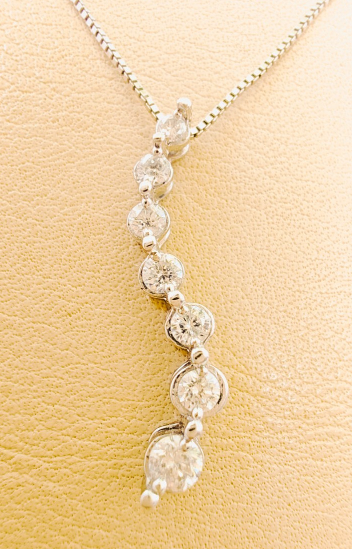 14K White Gold .25 Ct Diamond Drop Pendant Necklace 7‑Stone Bezel 18″ Chain