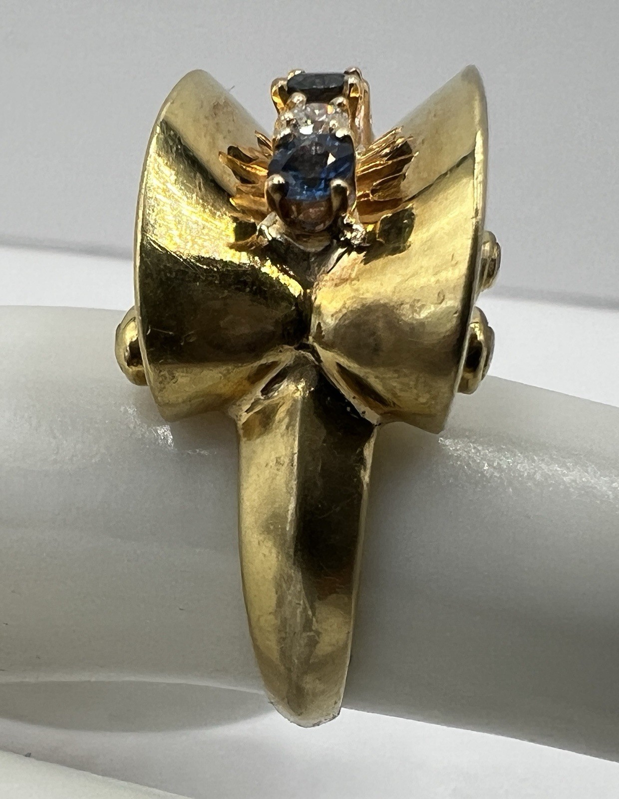 Unusual 18K Solid Yellow Gold Custom Designed Diamond & Sapphire Ring 10.7 Grams