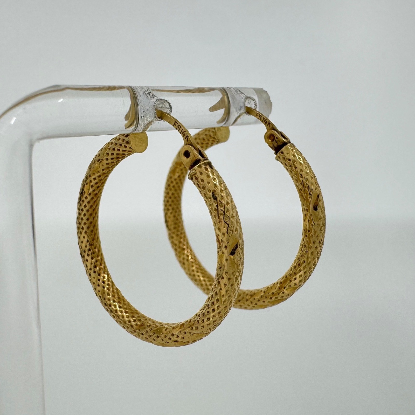 14k Yellow Gold Textured Diamond Cut Hoop Earrings 26mm Round Latch Back