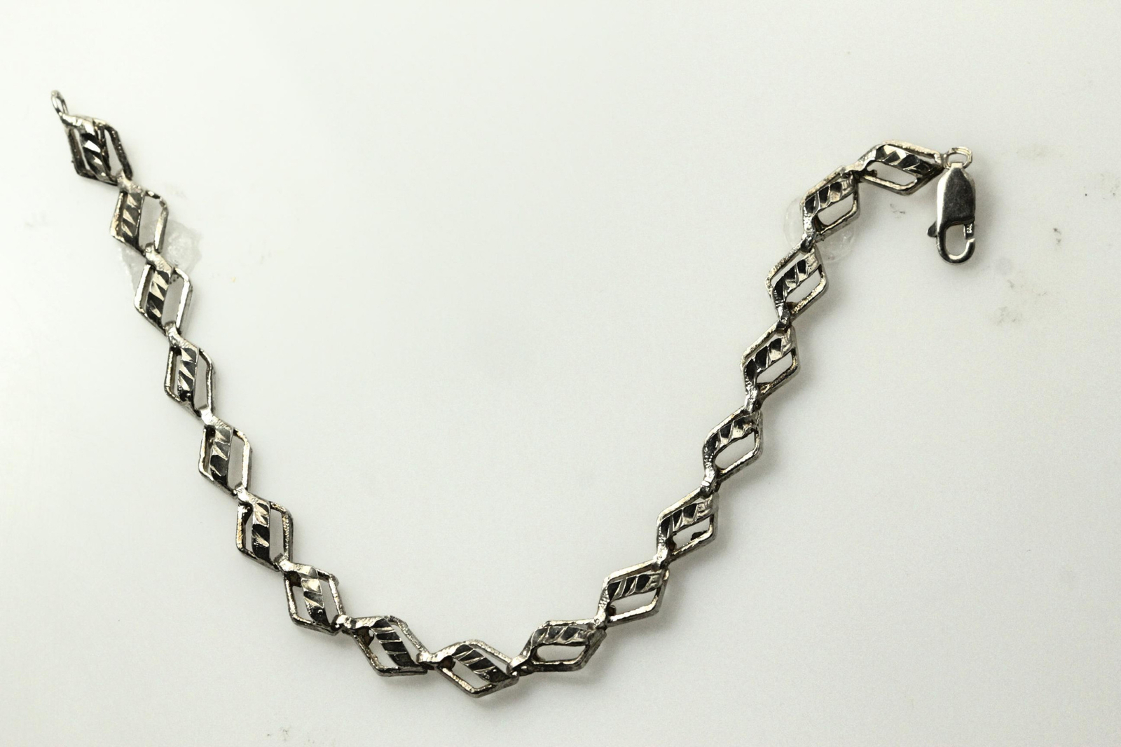 925 Sterling Silver 7.5″ Diamond Cut Kite Shaped Link Bracelet (BR3796)
