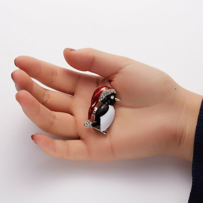 MR PENGUIN CHRISTMAS WINTER RHINESTONE & ENAMEL PIN BROOCH~VINTAGE STYLE