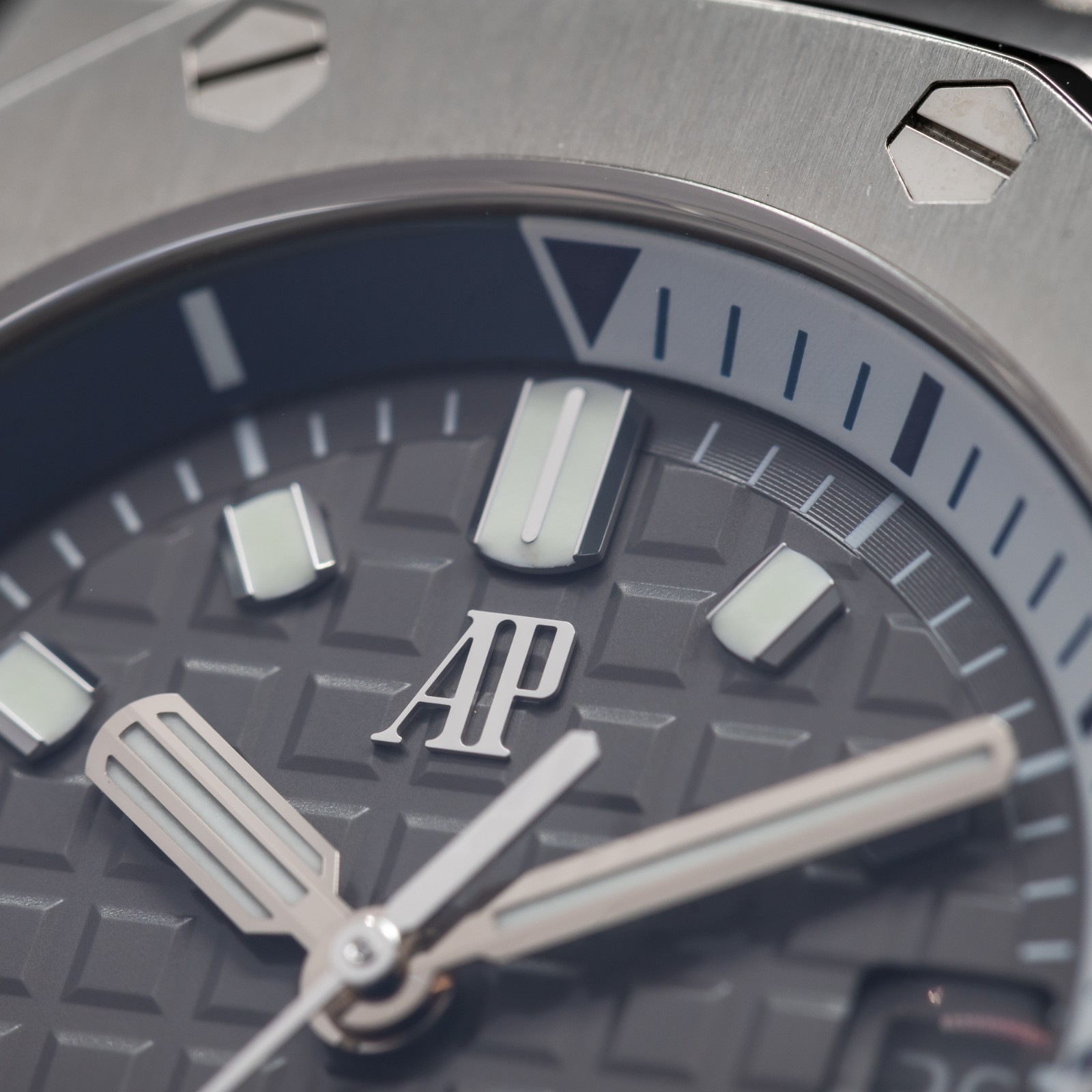 Audemars Piguet Royal Oak Offshore Grey Diver 15720ST Full Set with 2 Straps