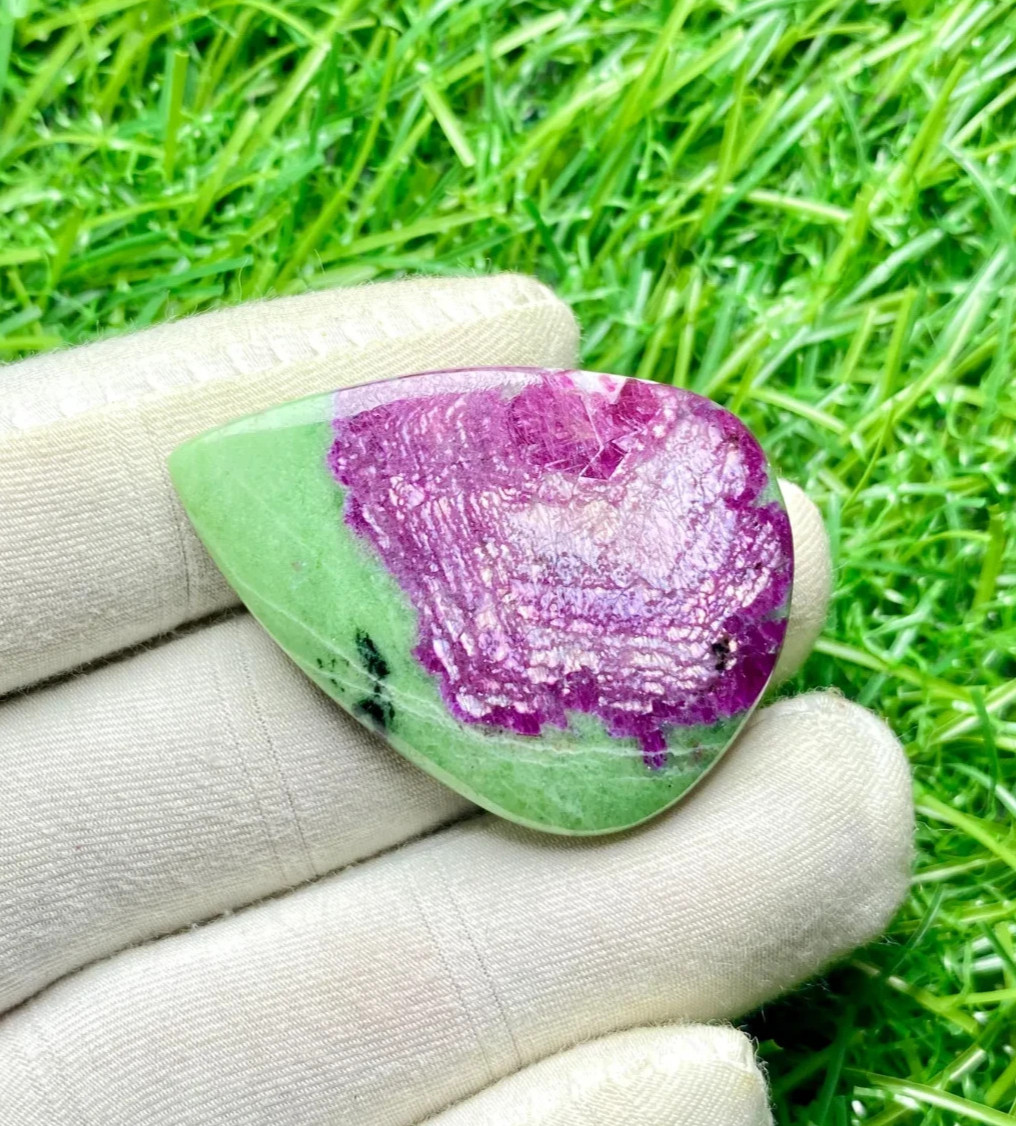 Ruby Zoisite Cabochon: Loose Gemstone for Jewelry (52Cts, 37x26mm)