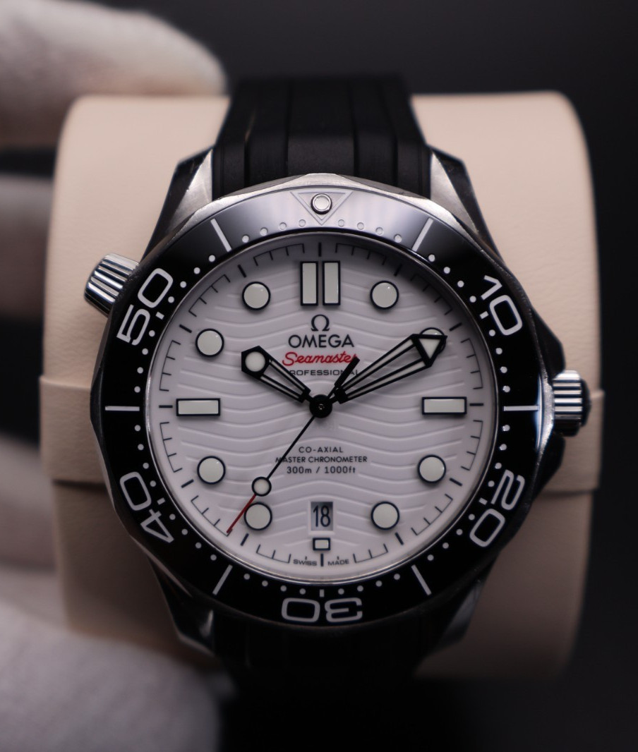 Omega Seamaster Diver 300m 42mm White Dial 210.32.42.20.04.001 Full Set