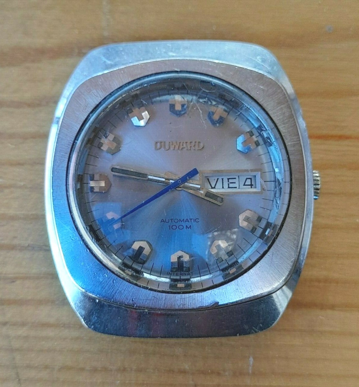 VINTAGE DUWARD AUTOMATIC 100M DAY-DATE 17 JEWELS CAL ETA-2789