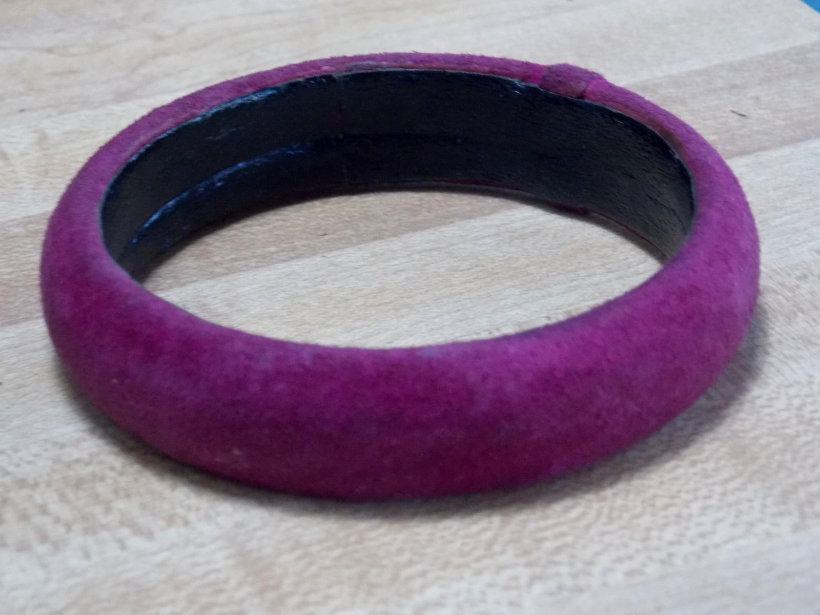 OTTO GLANZ MADE IN ENGLAND BURGUNDY SUEDE LEATHER BANGLE BRACELET Size 8 Vintage