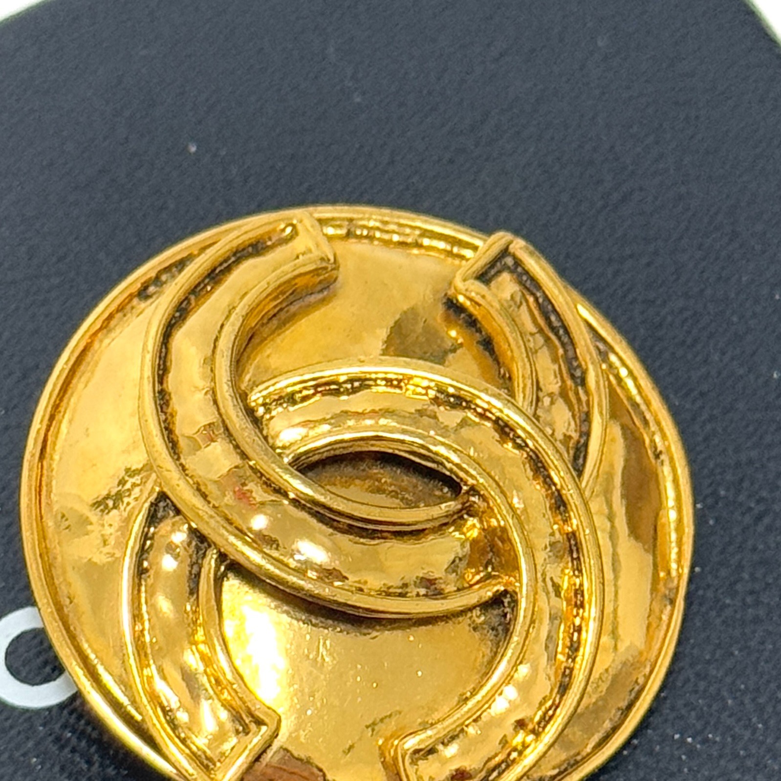 CHANEL 94P CC Logo COCO Mark Round Brooch Gold Accessory Authentic Japan