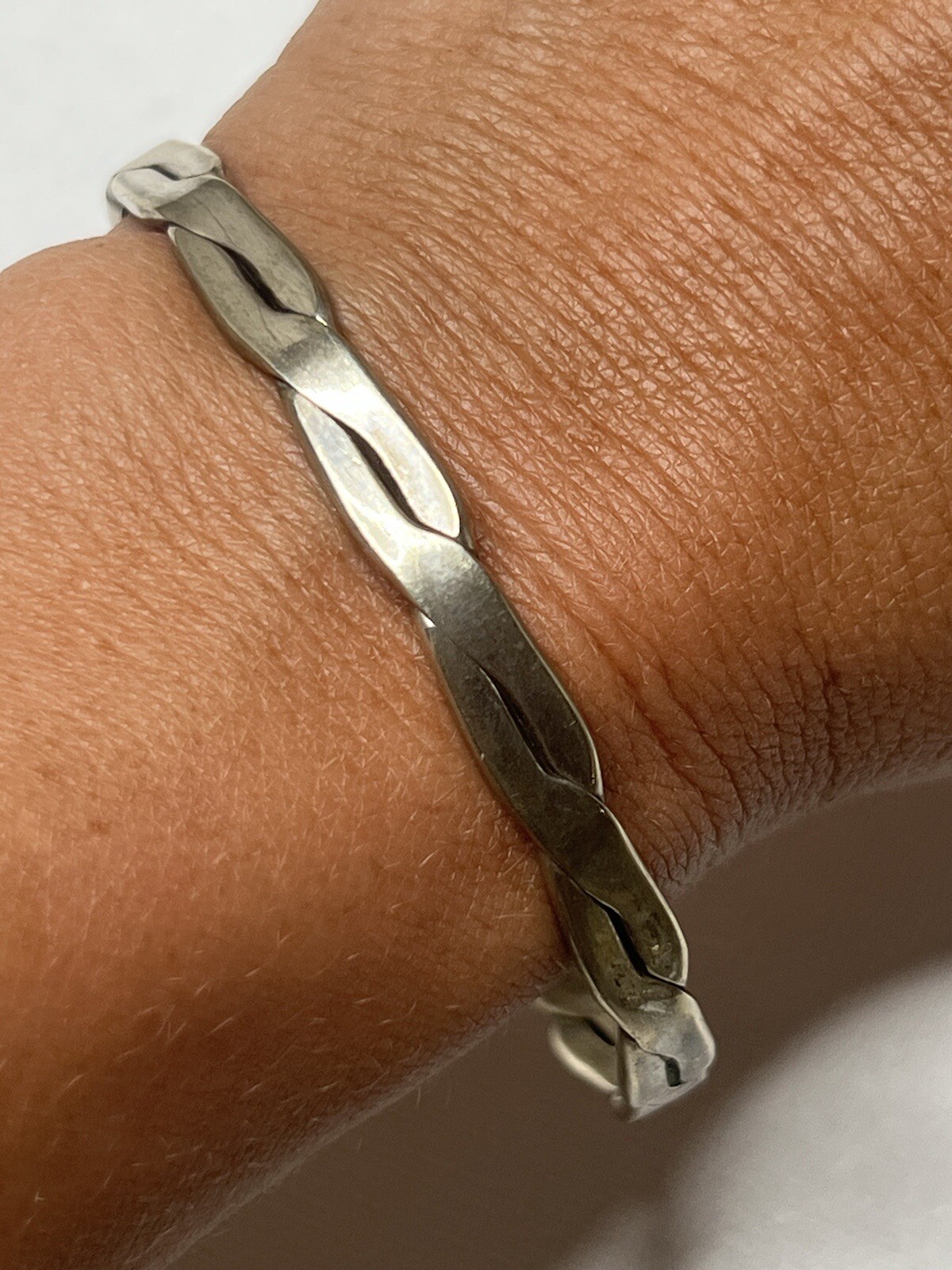 Beautiful vintage Mexico sterling silver 925 bangle bracelet 0.06 oz jewelry