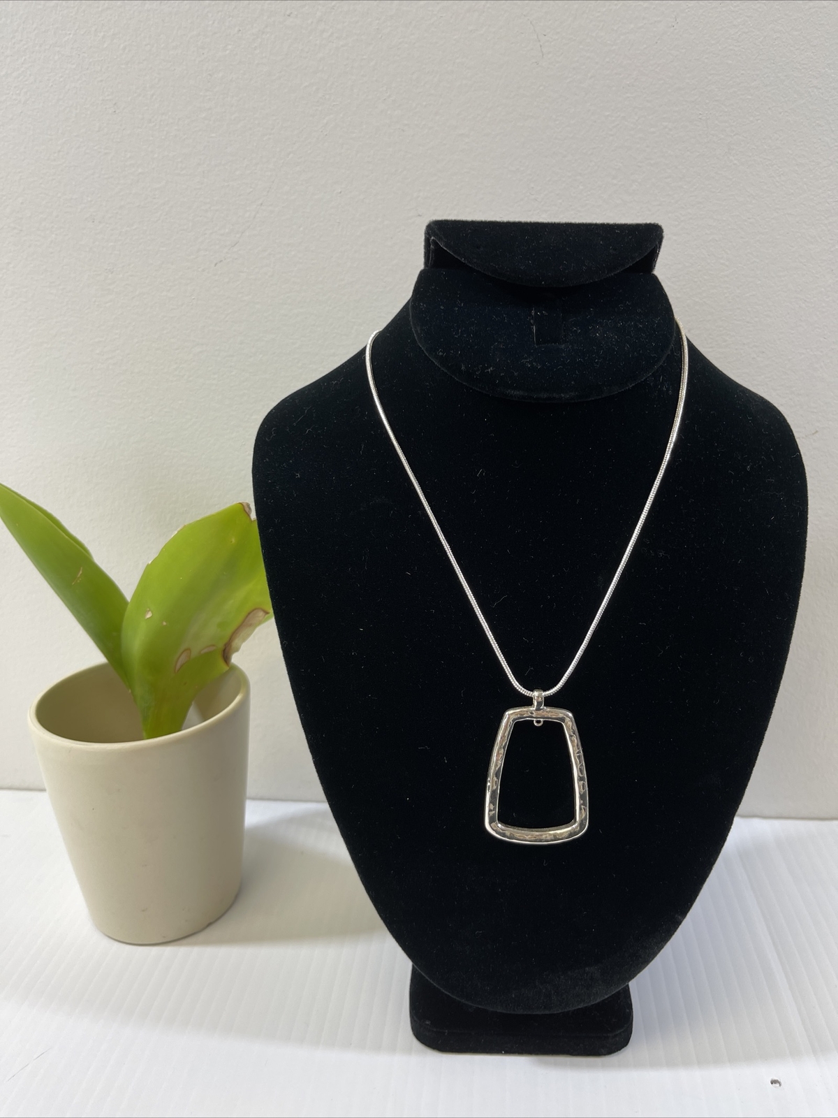 Women’s Silver NW Toned Large Sparkly Accent Gems Costume Jewelry Necklace