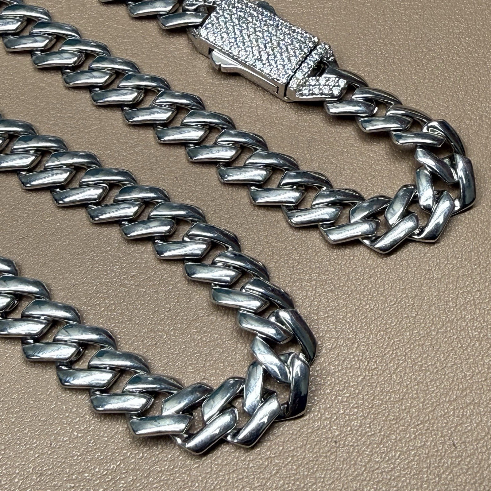 925 STERLING SILVER Cuban Monaco Cz Click Lock 8.7mm 24 Inch