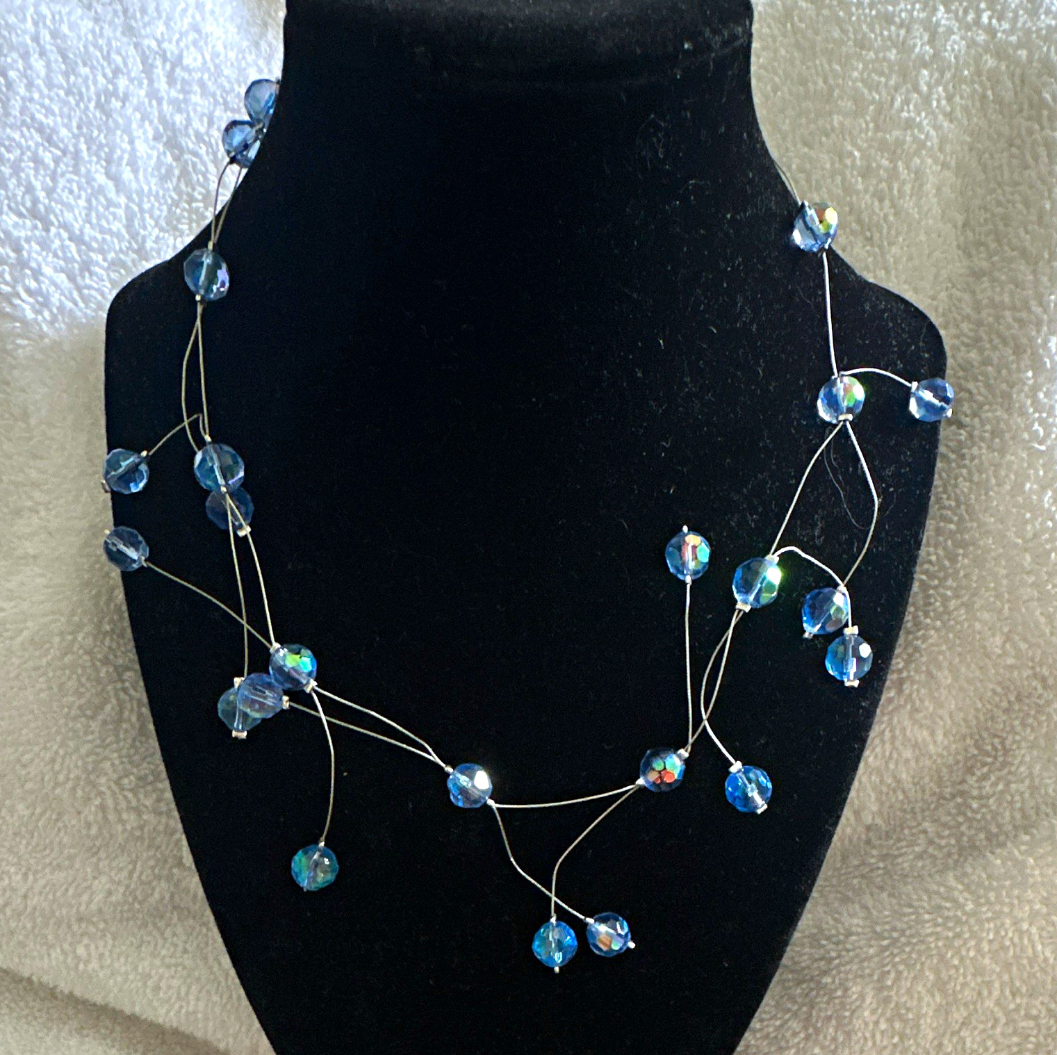 Silver Tone Wire Chain Necklace Blue Round Crystal Beads Beaded Pendant