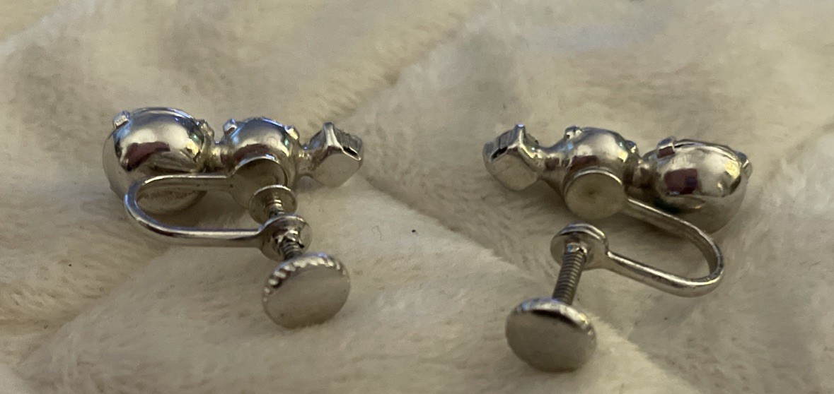 vintage pair With 3 graduating Rhinestones in silver-tone earrings 1950s LP
