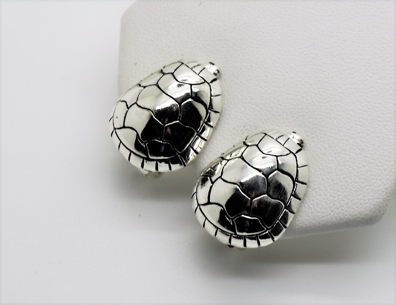 E39 Unique & Modern Design style Clip Rhodium Plated turtle Fashion Earrings