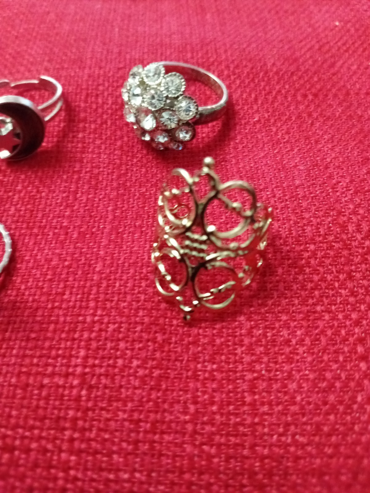 6 Used Ladies Dress Rings 5 One Size 1 Size P .