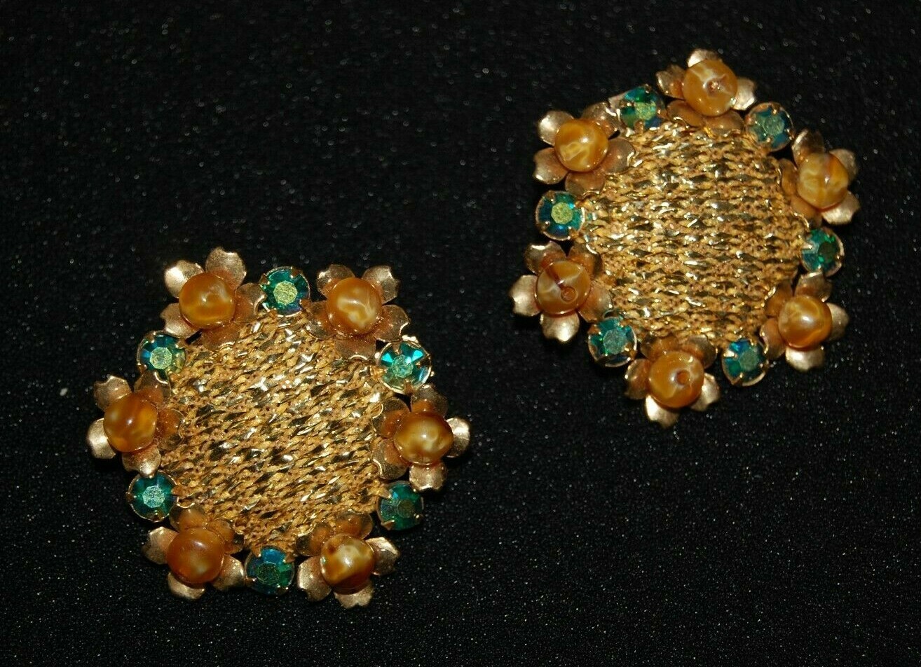 Elegant Vtg 1980’s Golden Flower Design Gold Lame Beaded Statement Clip Earrings