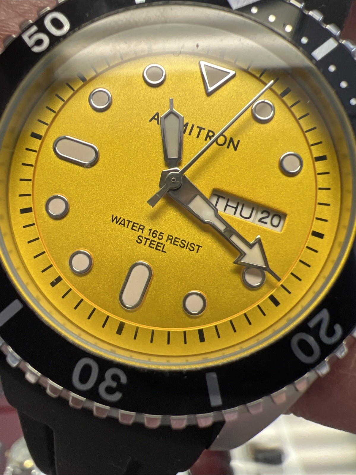 Armitron 20/5582SV Yellow Day Date Watch❤️Diver Style 165ft👍NICE(BNS)🔥