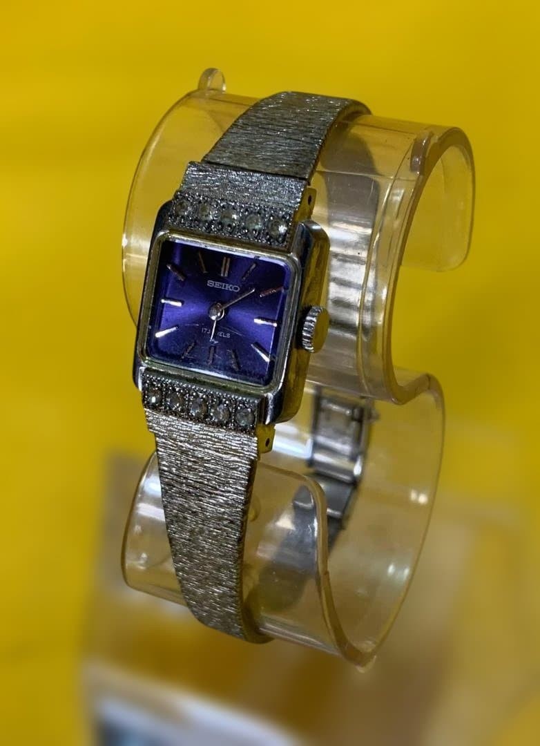 SEIKO rhinestone manual winding ladies’ watch, 17 jewels, as-is condition!