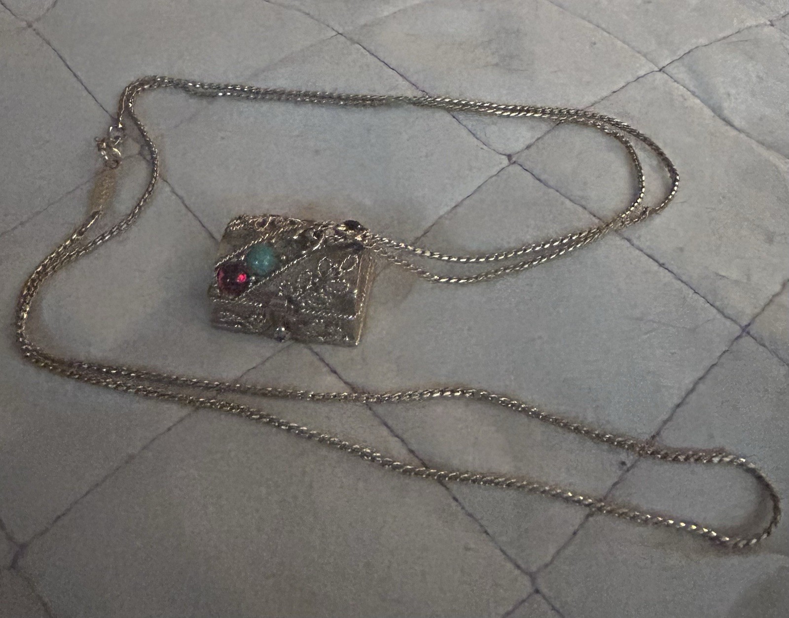 Avon Queens Ransome Pill Box Pendant Necklace Treasure Chest