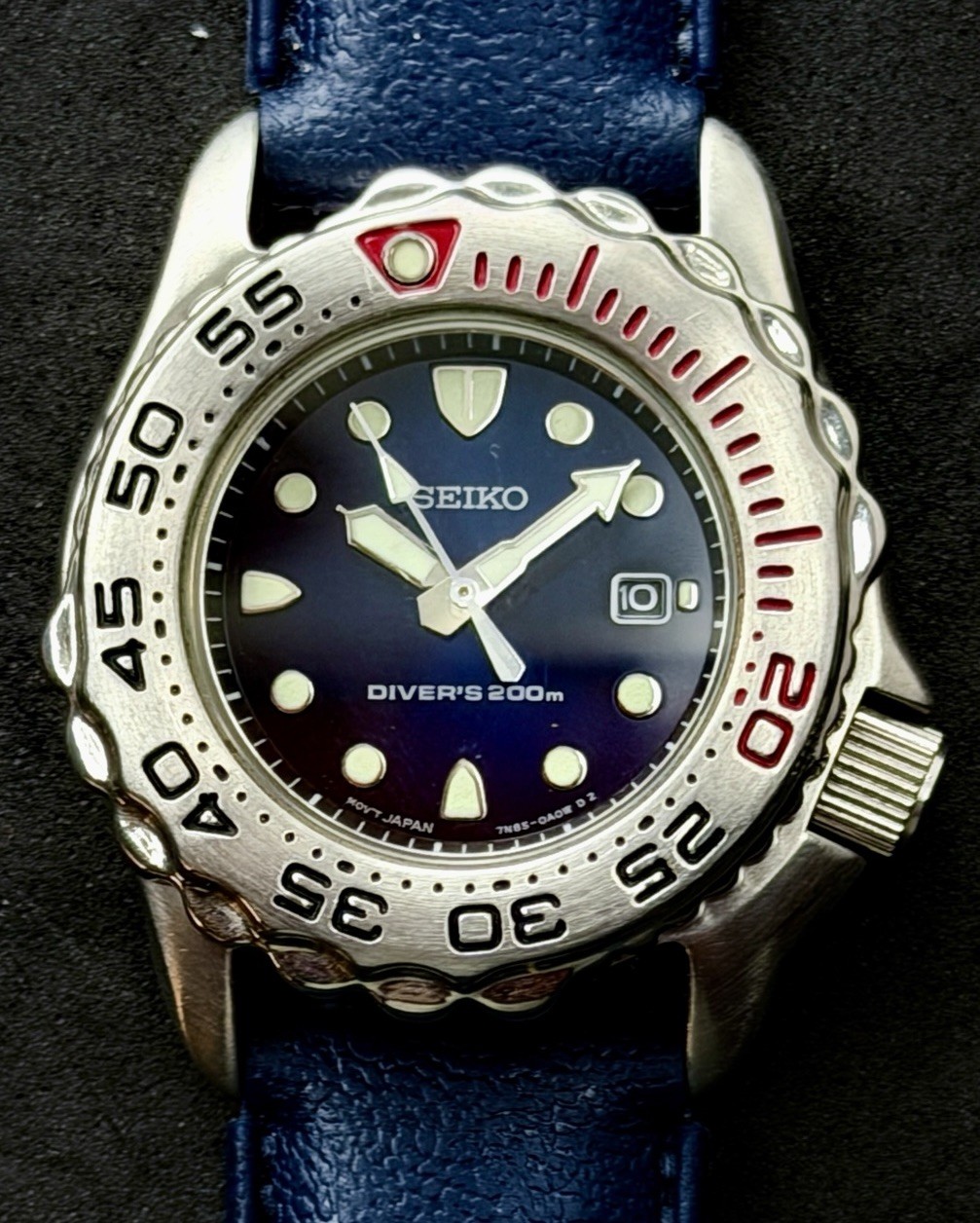 Vtg New 1996 SEIKO Scuba Diver Women’s 32mm Quartz Watch Date Steel Blue 200M