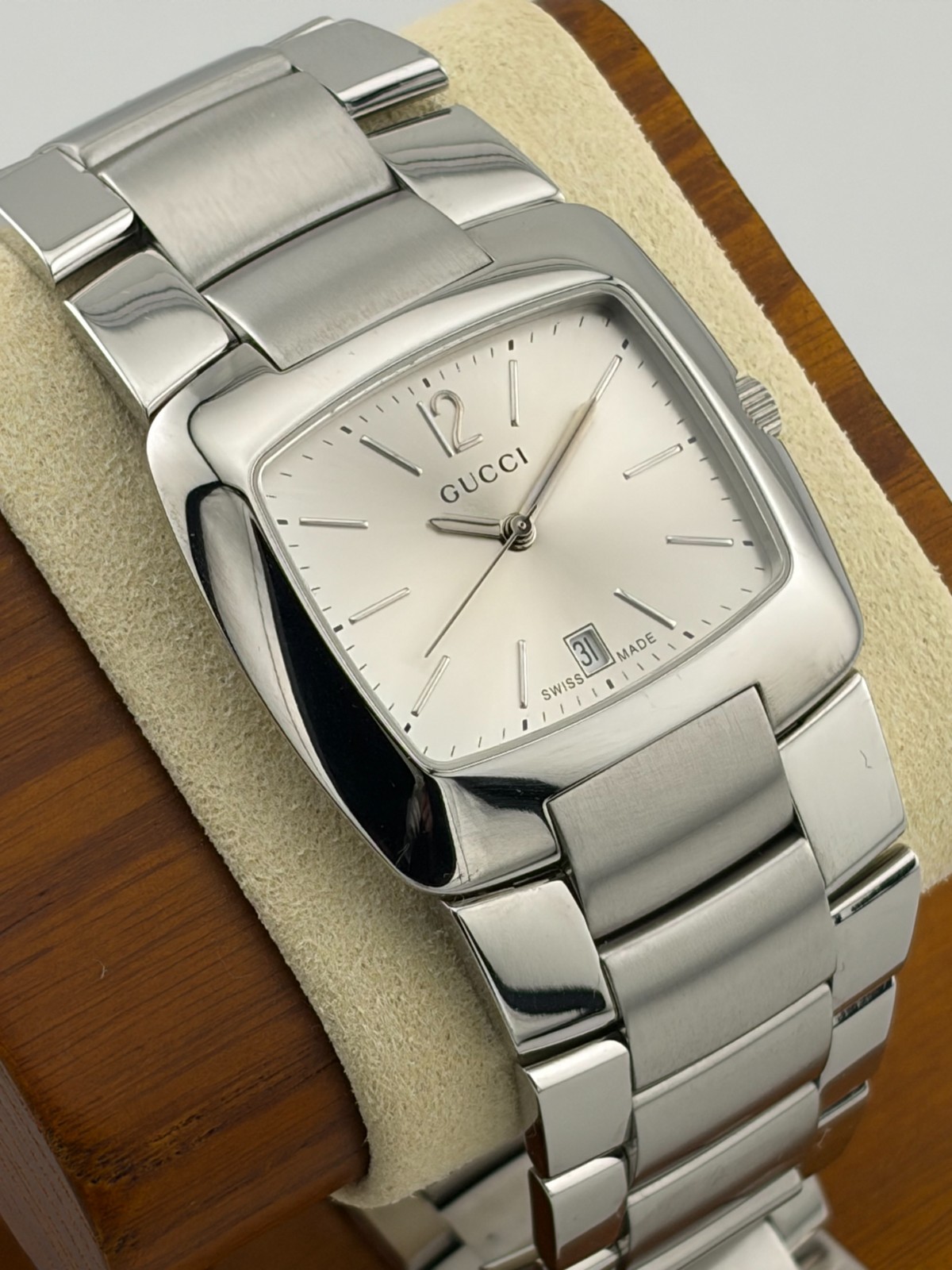 **LAST ONE- BRAND NEW, DISCONTINUED DESIGN – GUCCI 8500M Silver Swiss-Made Watch