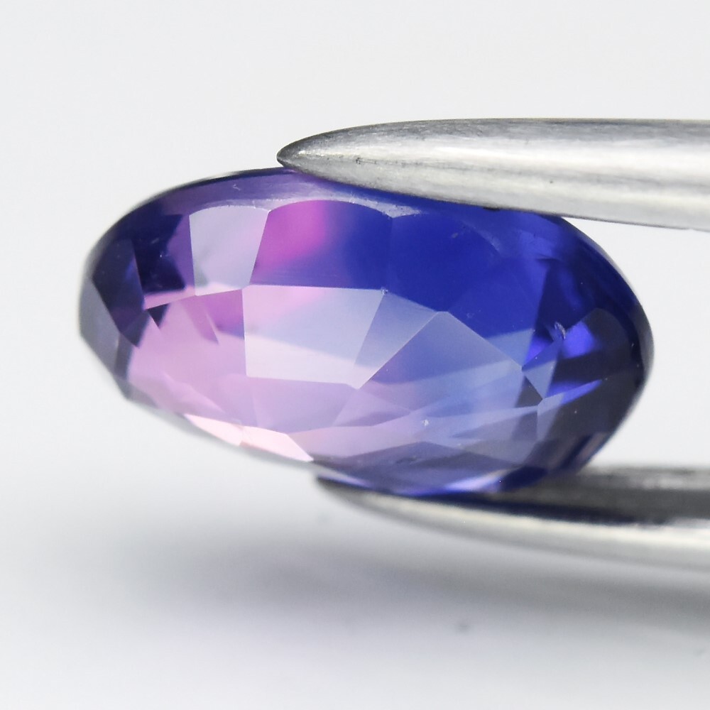💎 1.30ct VS Oval Natural Tri Color Sapphire – Unheated, Mozambique Gem