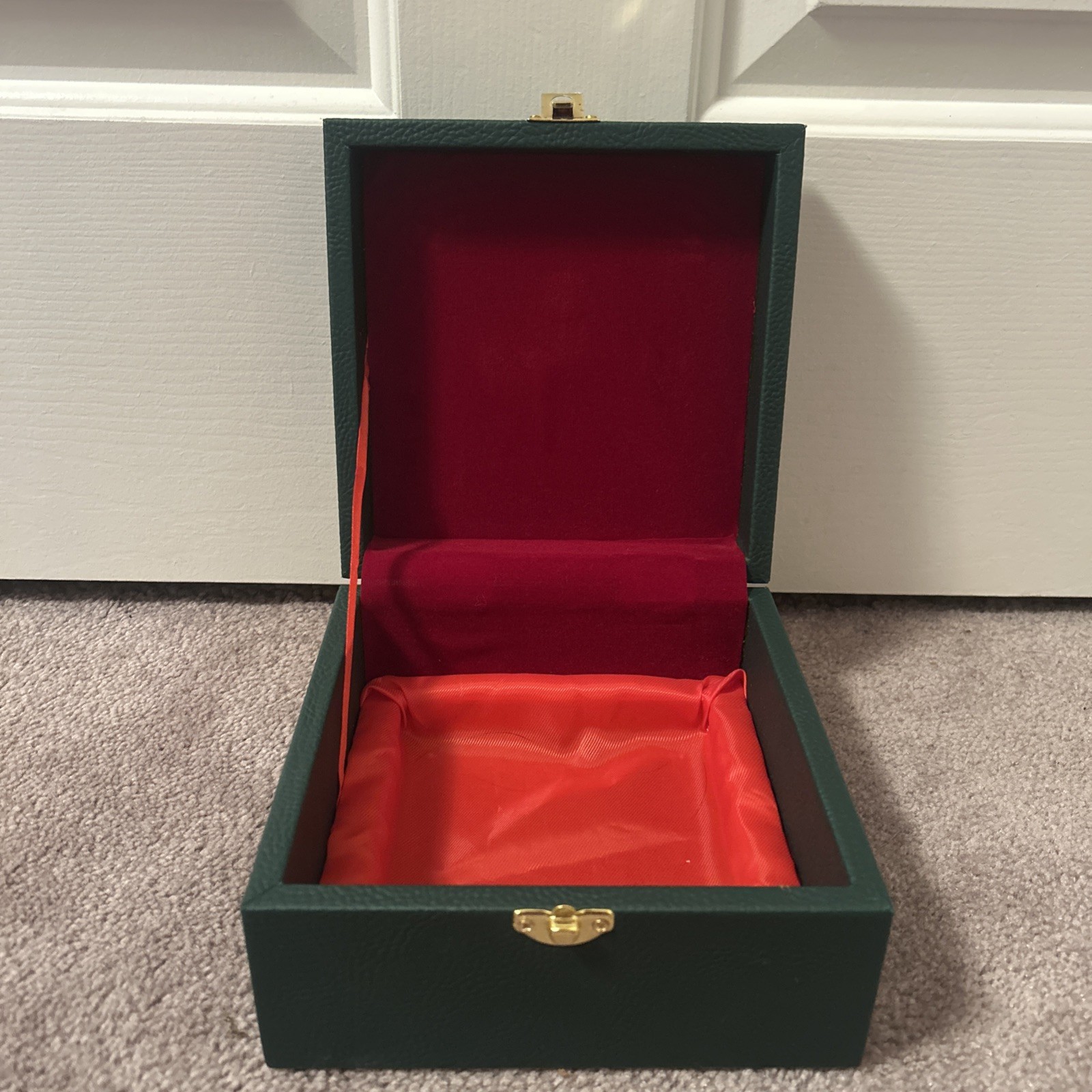 Wristwatch Storage Box Green Leather Exterior With Red Velvet Interior