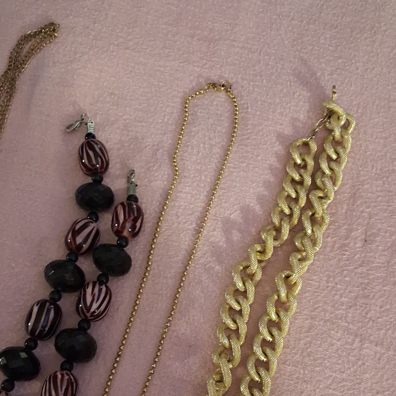 Women’s Fashion Mixed Jewelry Lot of 5- Necklaces/Chain/Bracelet Gold/Black
