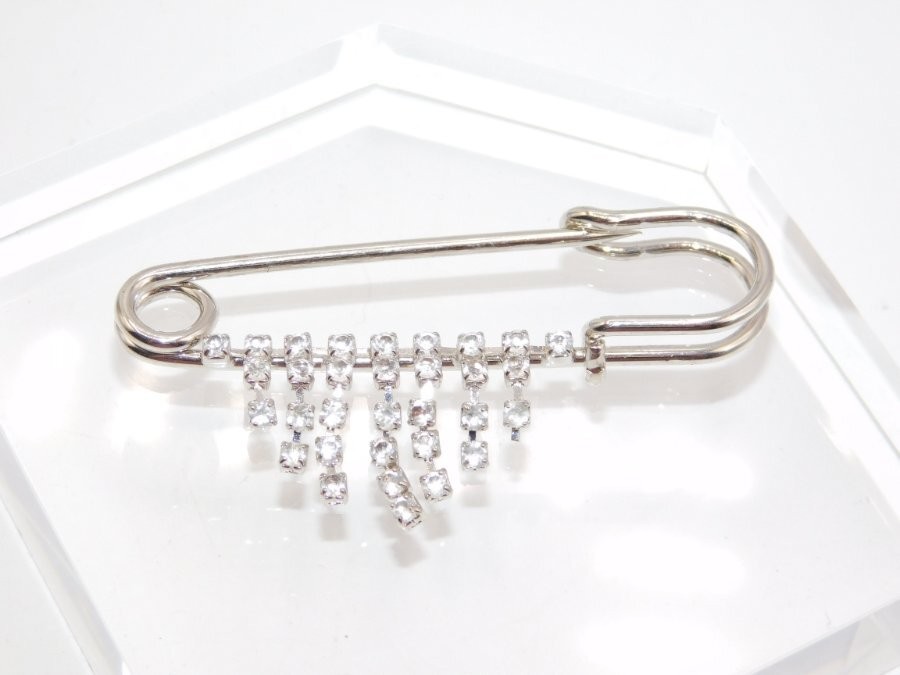 B43-VINTAGE PIN~SILVER TONE/RHINESTONE ACCENTS~2.5″ LONG