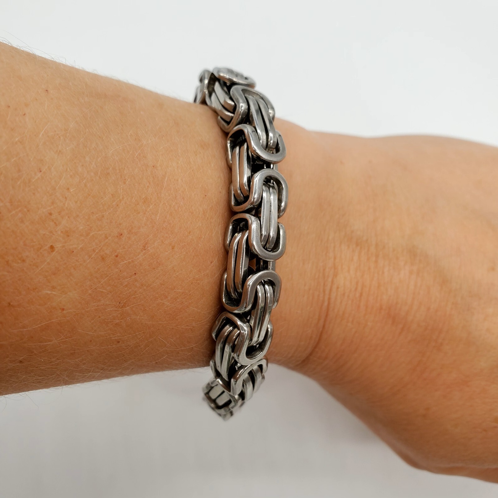 Stainless Steel Men’s/Women’s Unisex Bracelet Round w/ Lobster Closure 8.25″