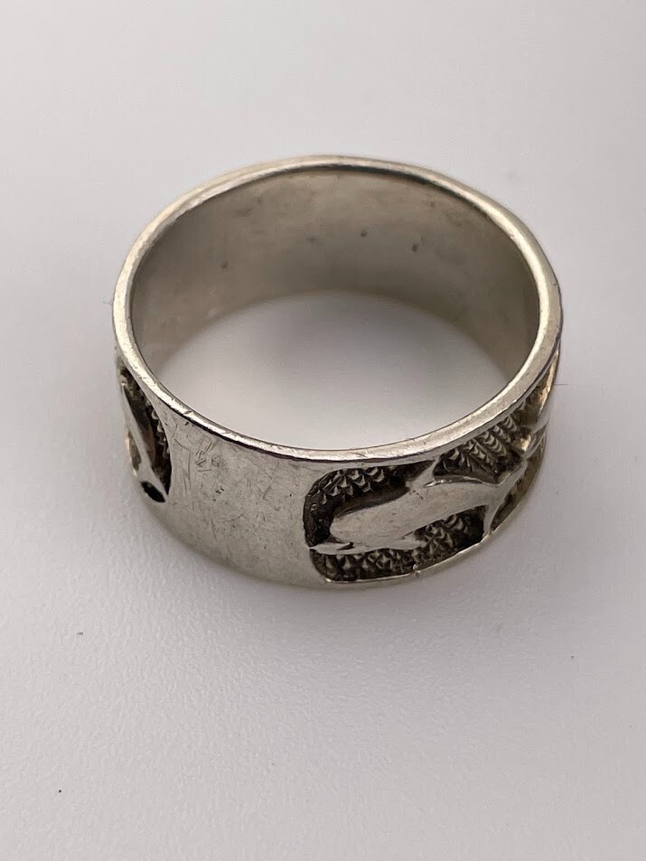 MARSALA 925 STERLING SILVER JUMPING DOLPHIN 8.7MM BAND RING SIZE 8.5 THUMB 2603