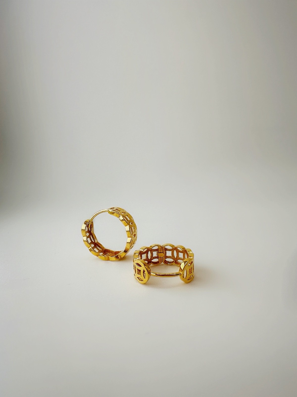 18K Solid Gold Huggies 12.9mm Money Catcher Hoop Earrings