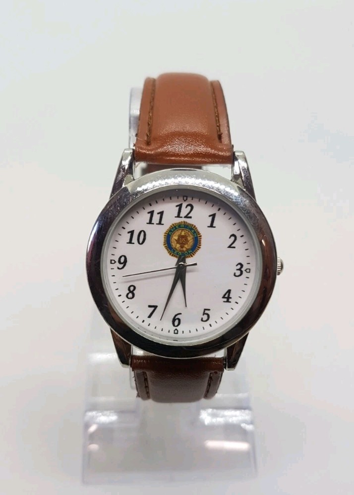 Men’s AMERICAN LEGION Silver Tone Classic Quartz Watch, Brown Leather, 35mm Runs