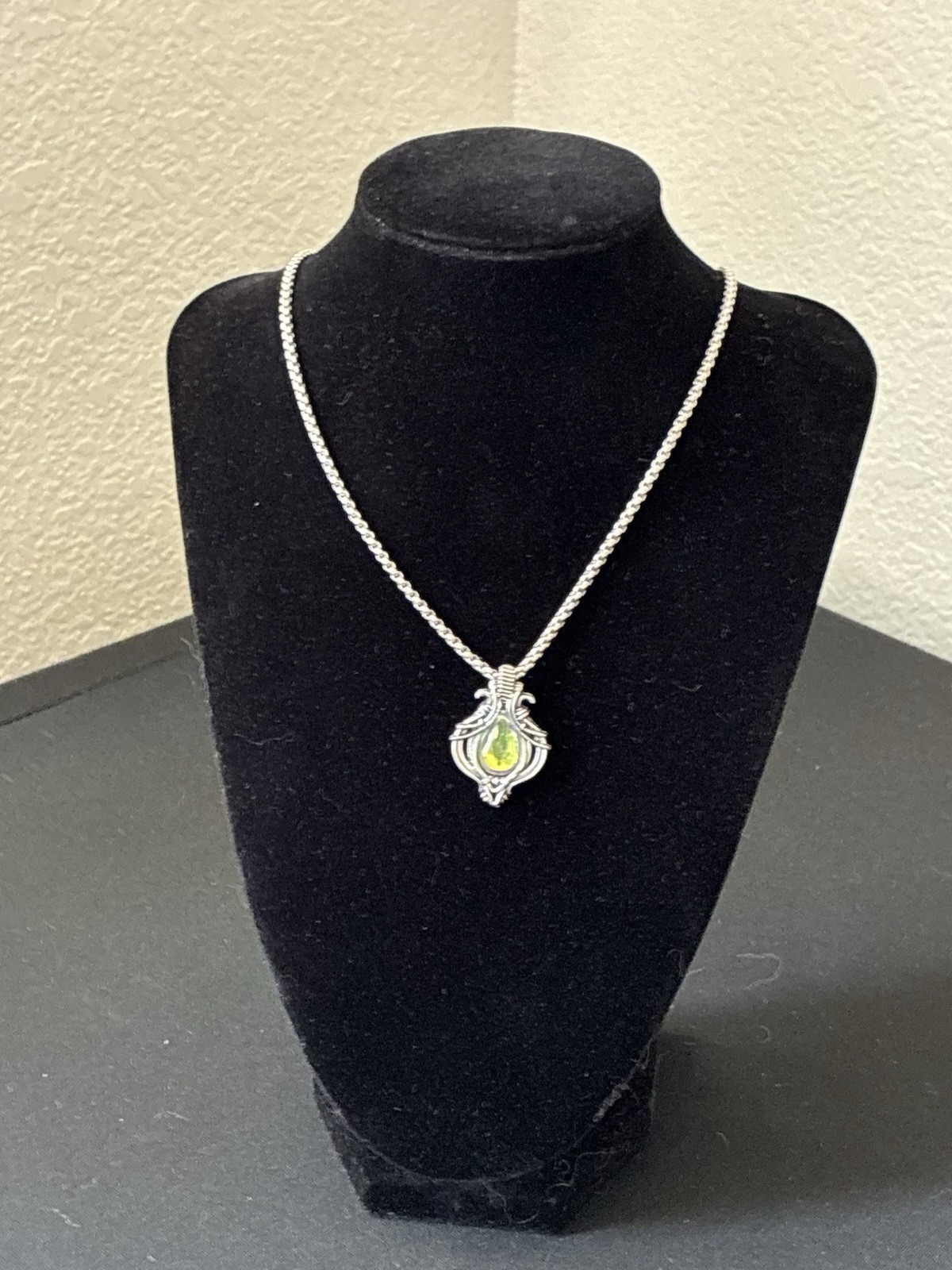 Silver Tone Rope Chain Necklace Green Teardrop Crystal Pendant Art Nouveau