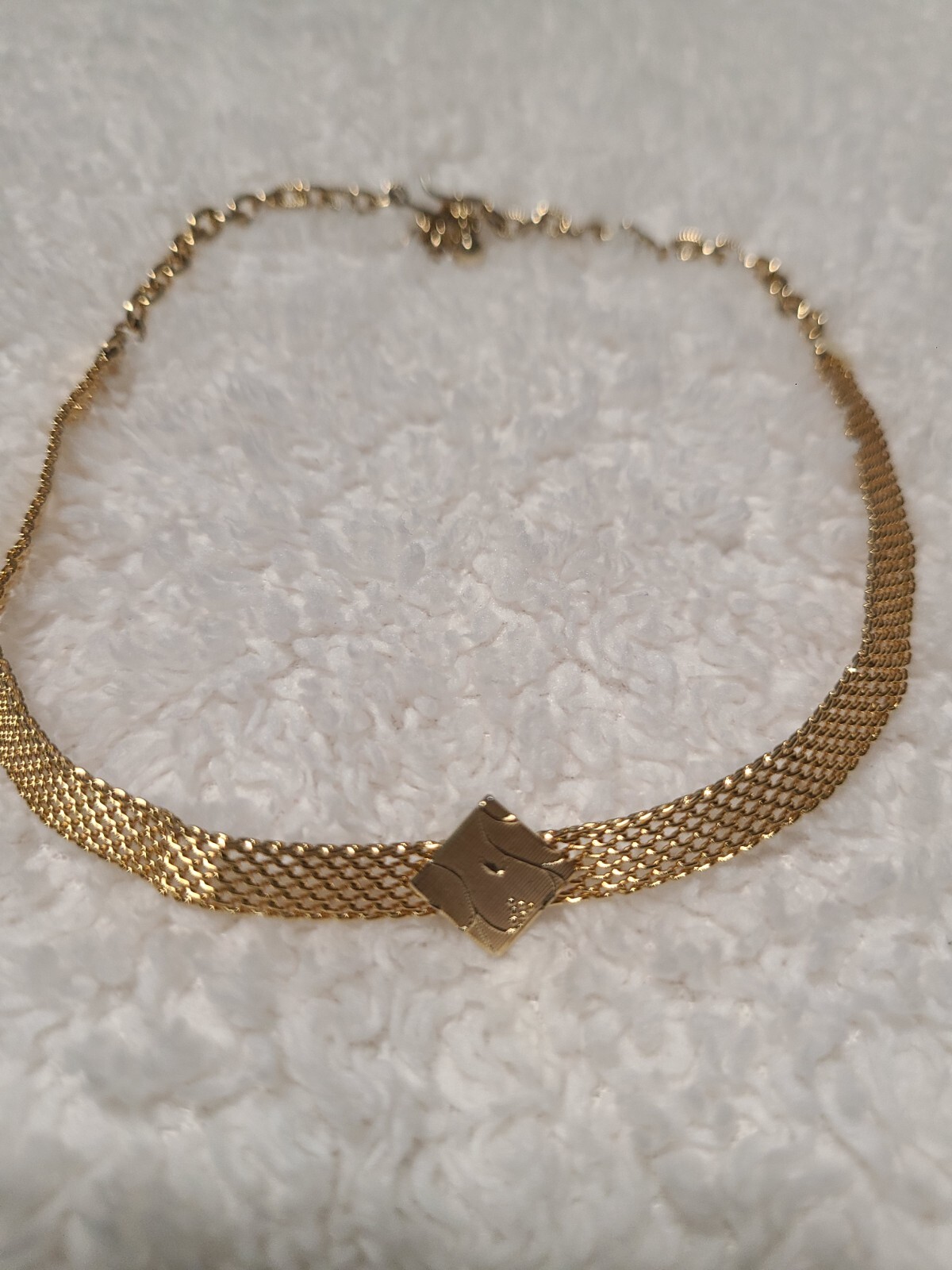 Beautiful Vintage Mesh Choker In Gold Tone with Hook Closure (1940s)