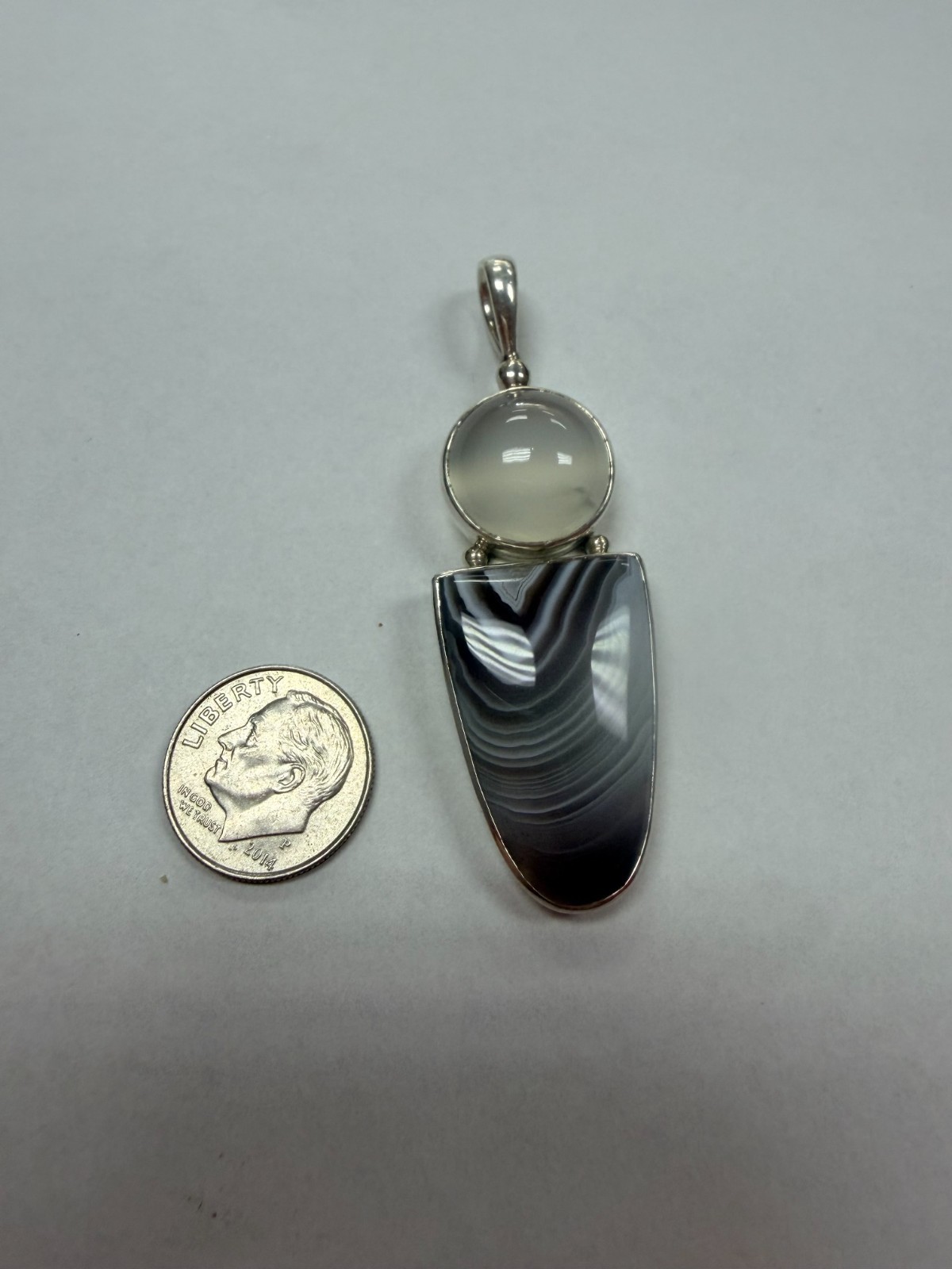 SAJEN Sterling Silver Drop Pendant w/ Grey Designed Stone / white stone [076DuW]