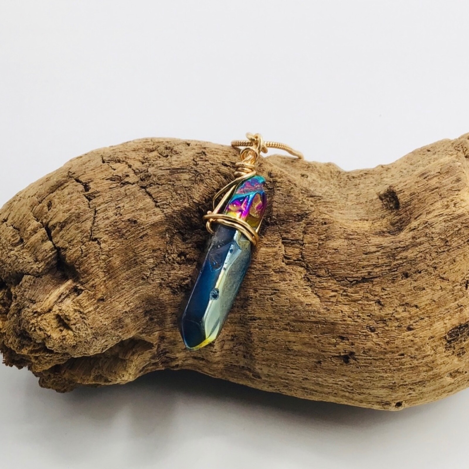 Necklace Quartz Crystal Pendant Titanium Rainbow Coated Wire Wrap Gold Tone 20”