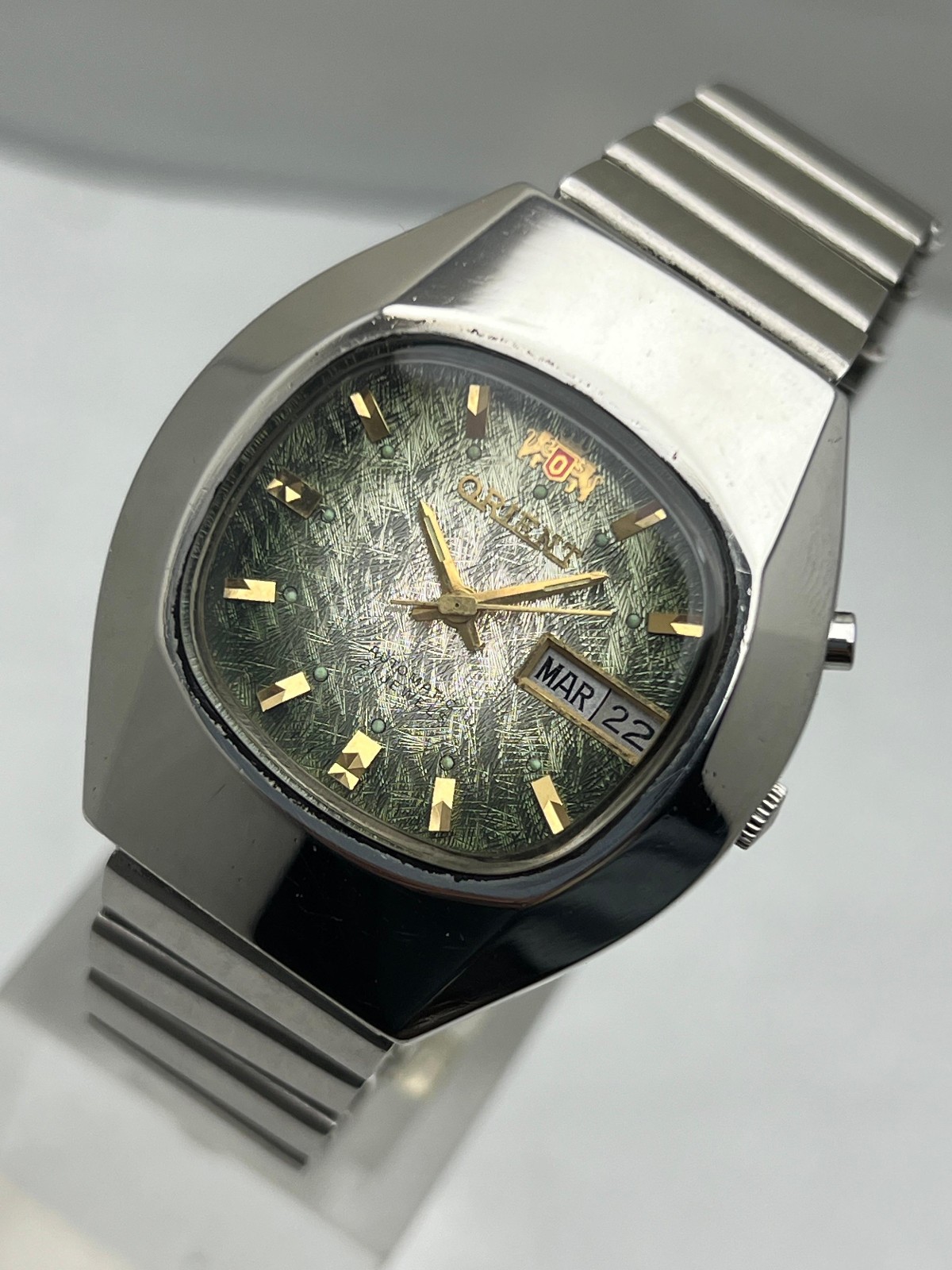 Beautiful Orient Automatic Multi Color Dial Day/Date 21J Japan Men’s Watch