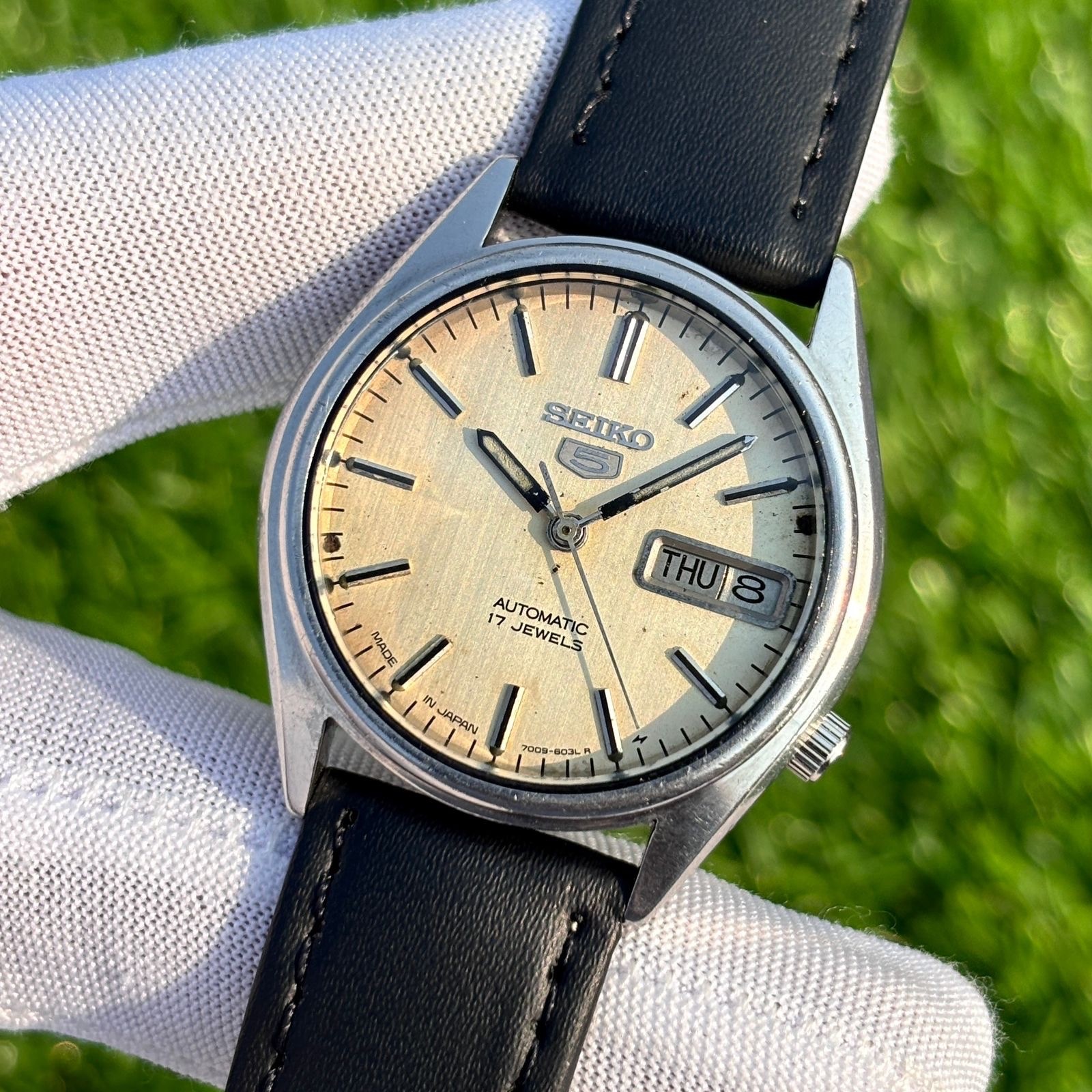 Vintage Seiko 5 White Silver Dial Automatic Japan Made Men’s Watch 7009-6001