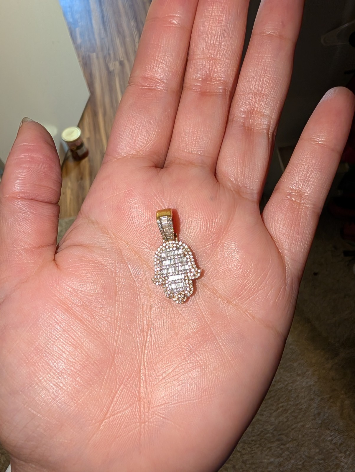 10k yellow gold hamsa pendant, white Diamond