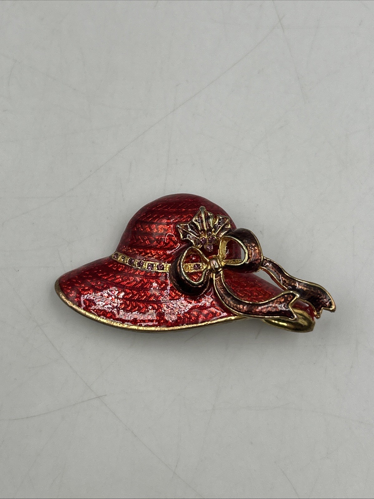 Red Hat Society, pin or pendant Purple Bow, gold tone 2″