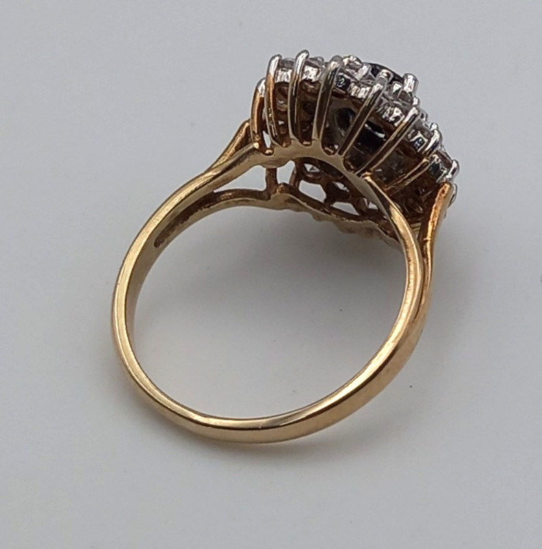 9ct Gold Lab CZ & Sapphire Cluster ring 3.3 grams size K