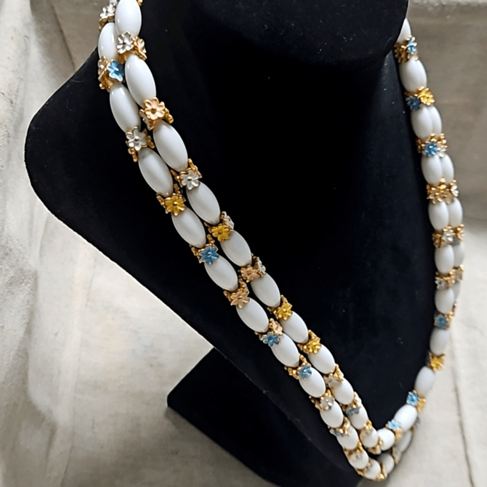 Vintage Crown Trifari Alfred Philippe Pastel Bouquet Milk Glass Necklace